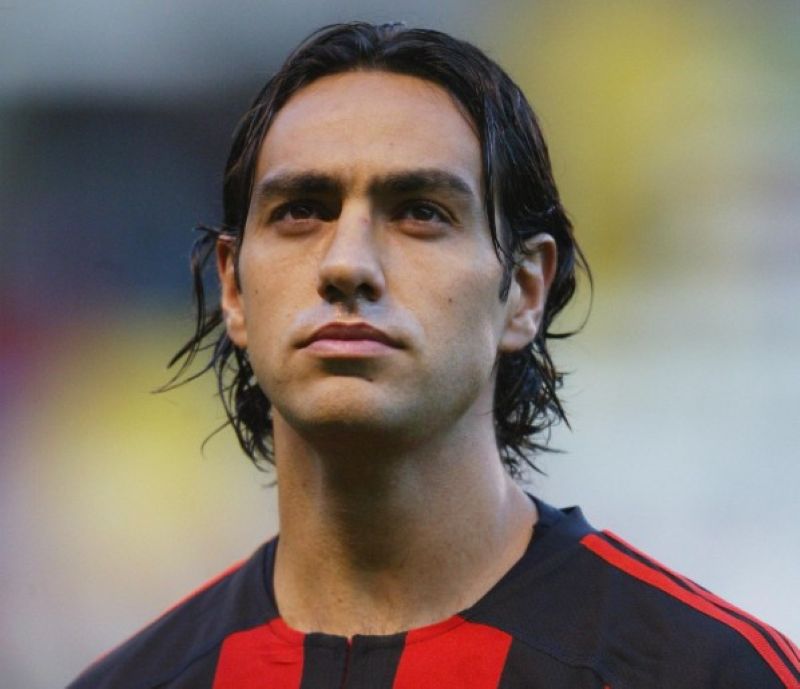 Alessandro Nesta nổi bật với phong cách phòng ngự thanh thoát và thông minh