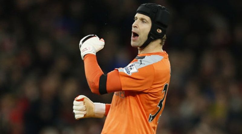 Petr Čech nổi bật với phản xạ xuất thần và khả năng chỉ huy hàng thủ