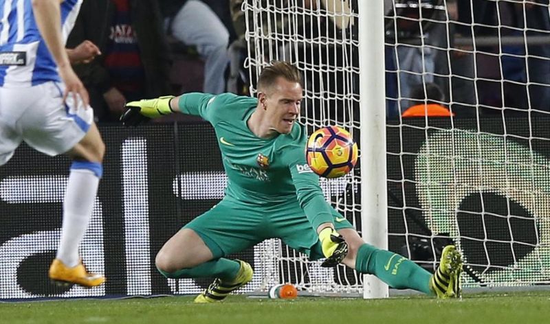 Ter Stegen nhiều lần tỏa sáng trong các trận đấu quan trọng, trở thành niềm tin vững chắc cho CLB
